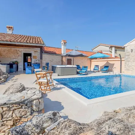 Botra Maria - Roj458 By Interhome *