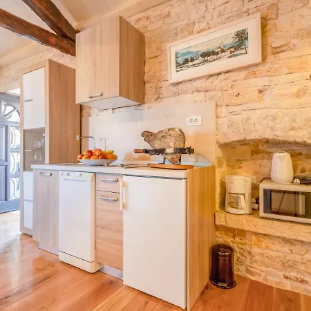 Botra Maria - Roj458 By Interhome