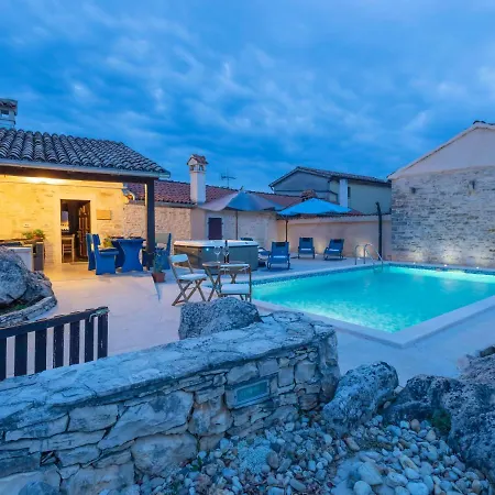 Botra Maria - Roj458 By Interhome